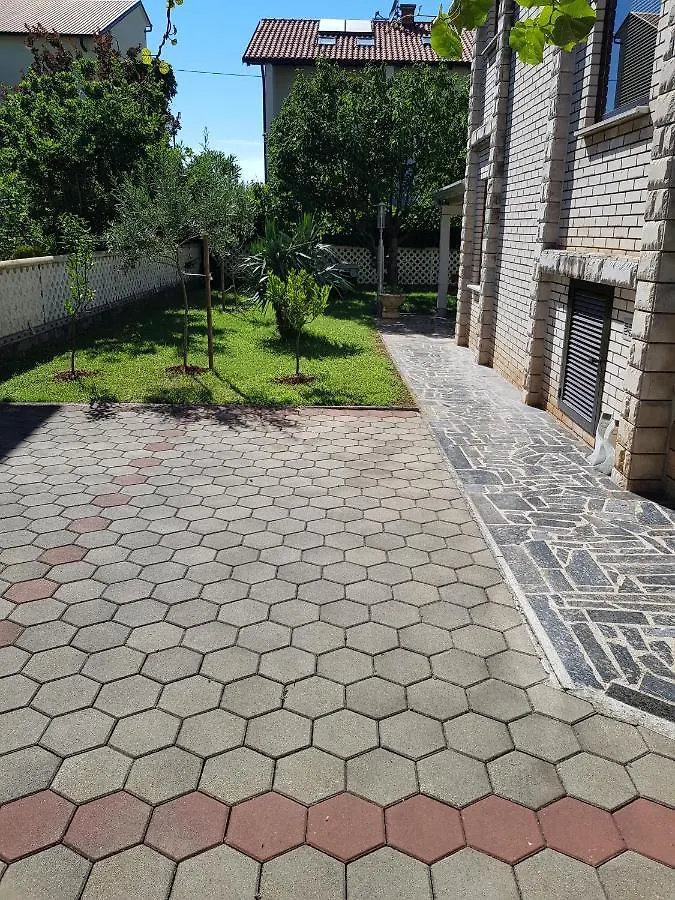 Sari Apartment Umag